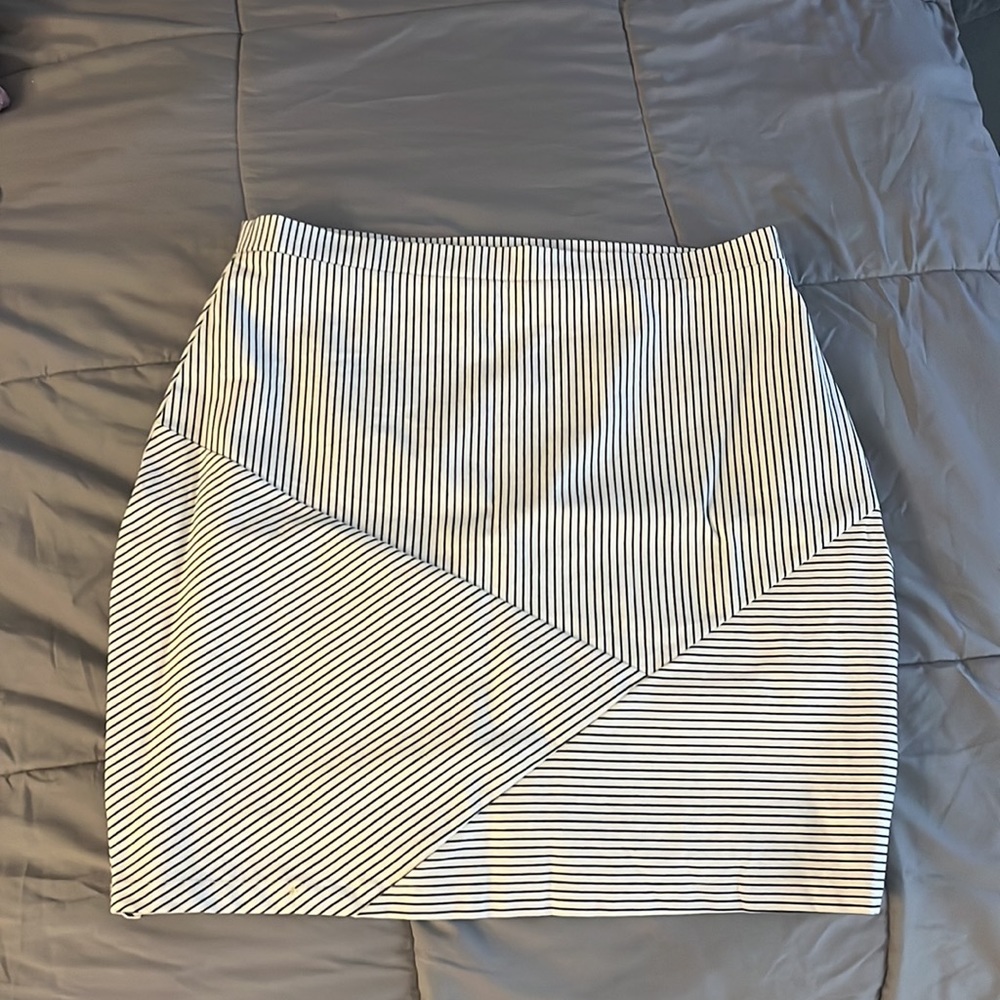 Byegreis Skirt